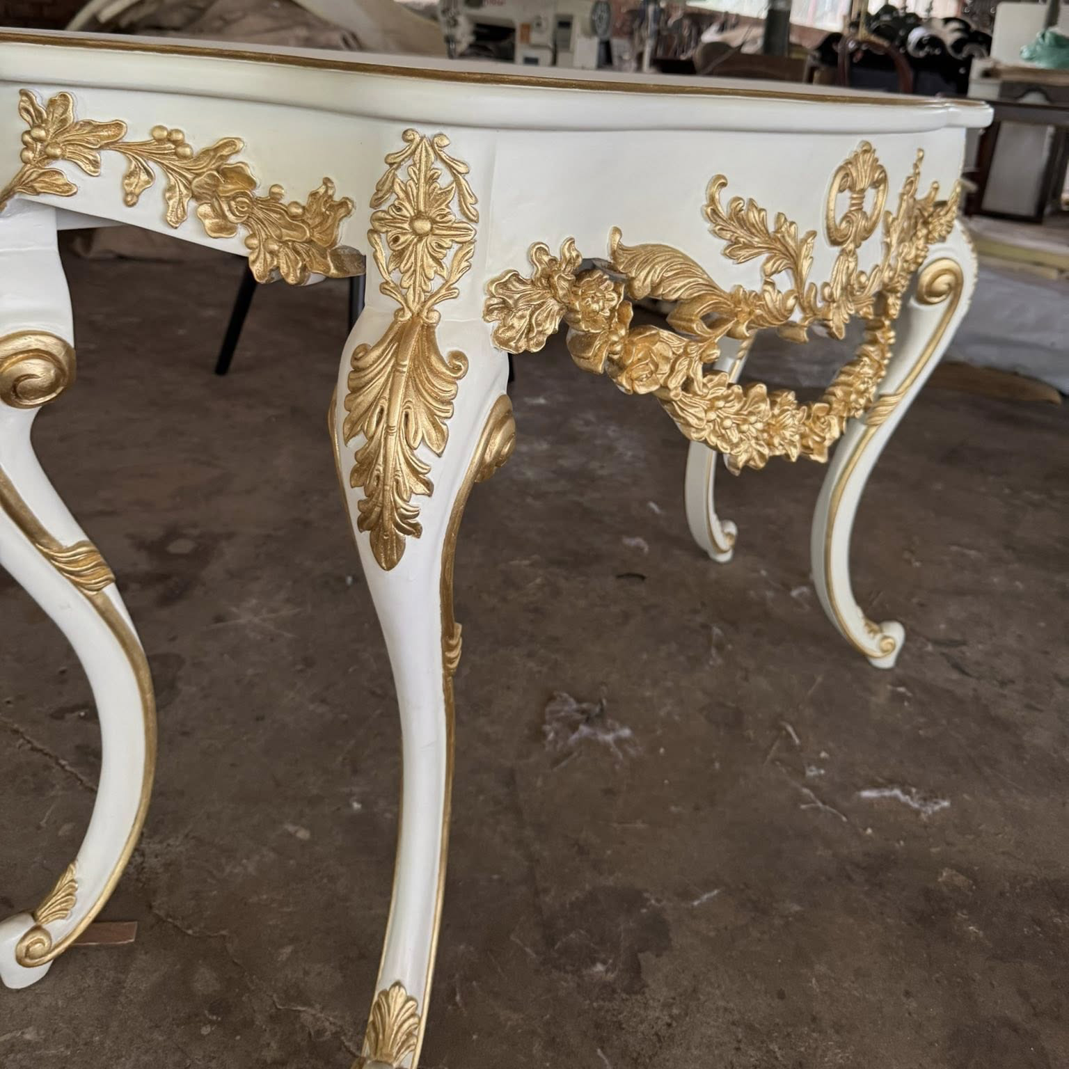 Bàn trang trí sảnh ra vào sơn trắng dát vàng Nội thất Minh Sang