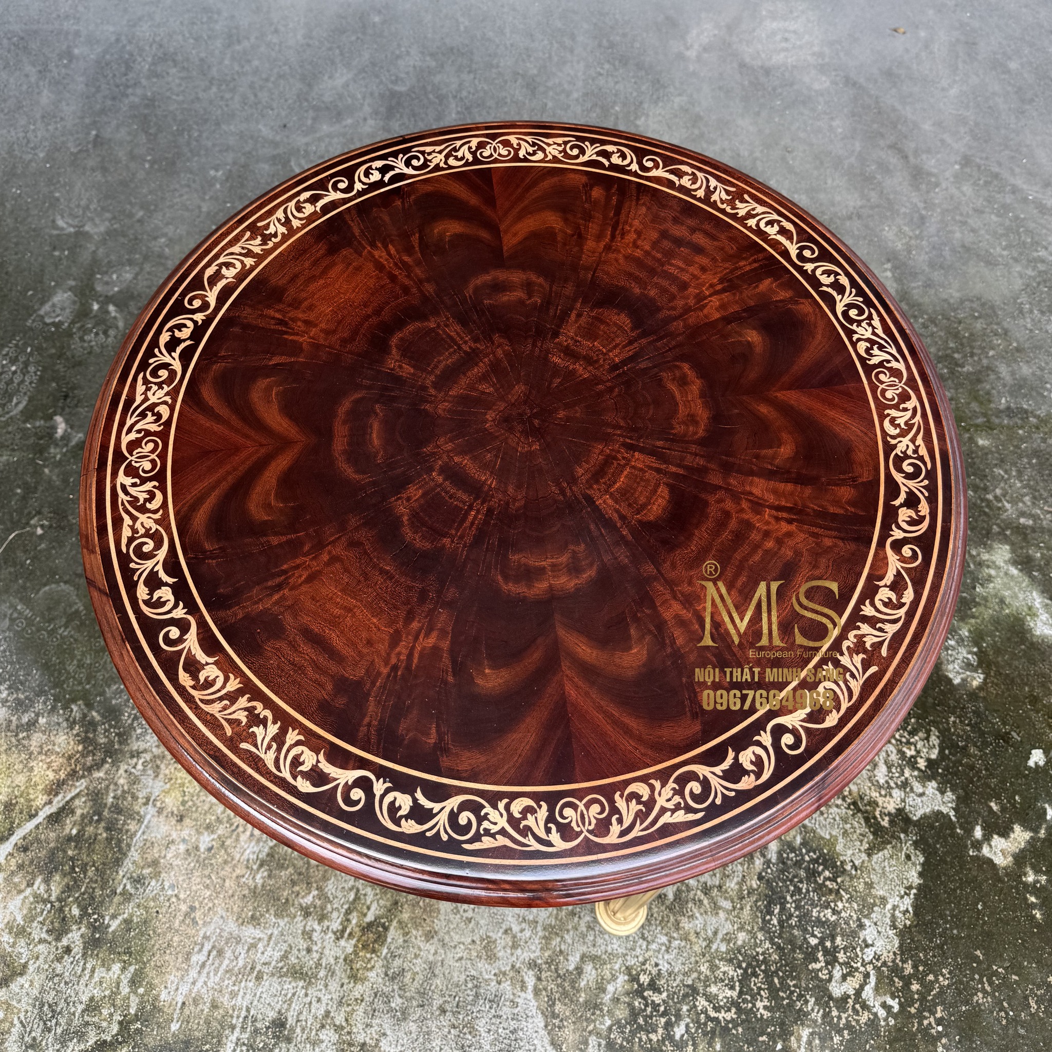 Bàn tròn trang trí tiền sảnh sang trọng cho biệt thự hiện đại