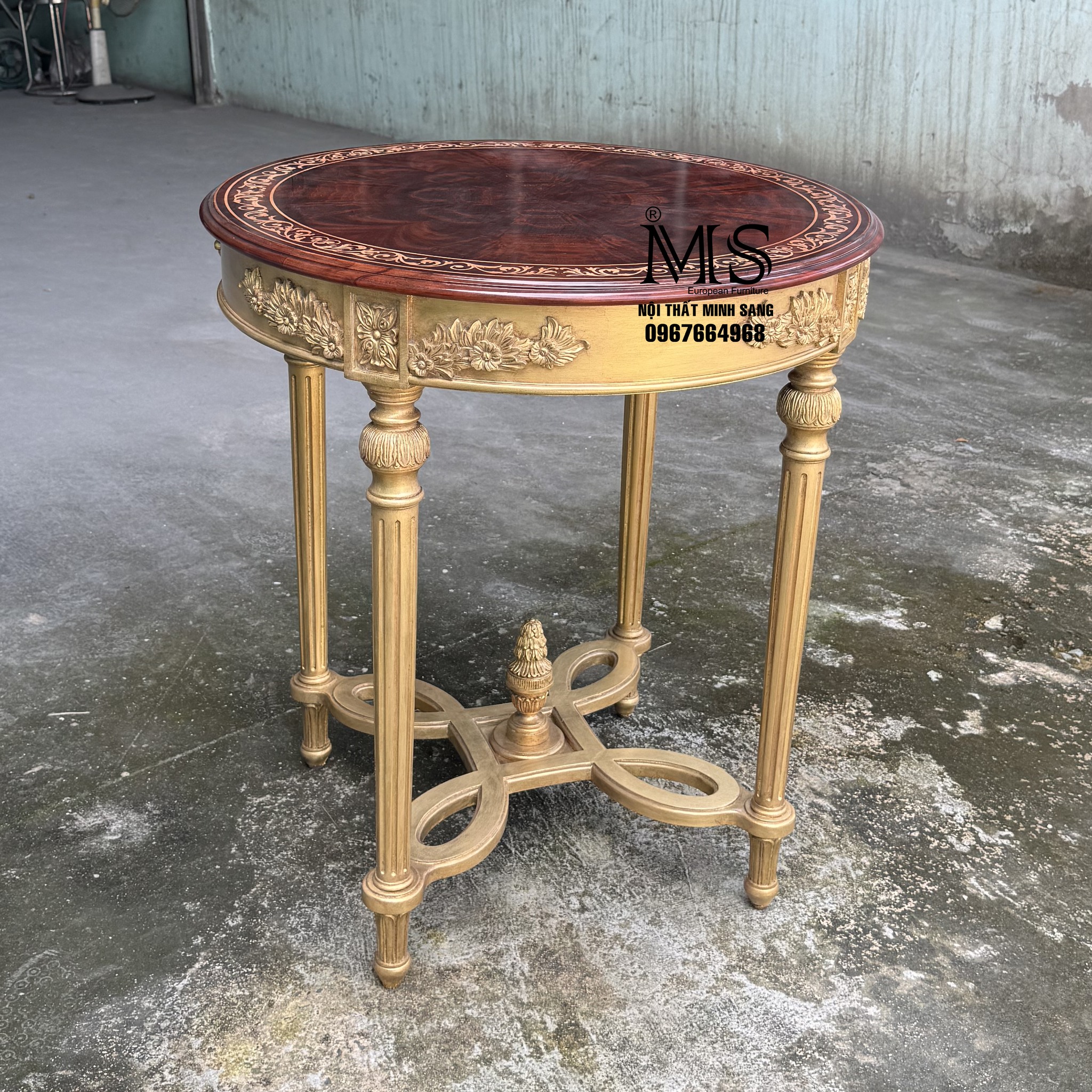 Bàn tròn tiền sảnh mặt veneer chân dát vàng – Nội thất Minh Sang