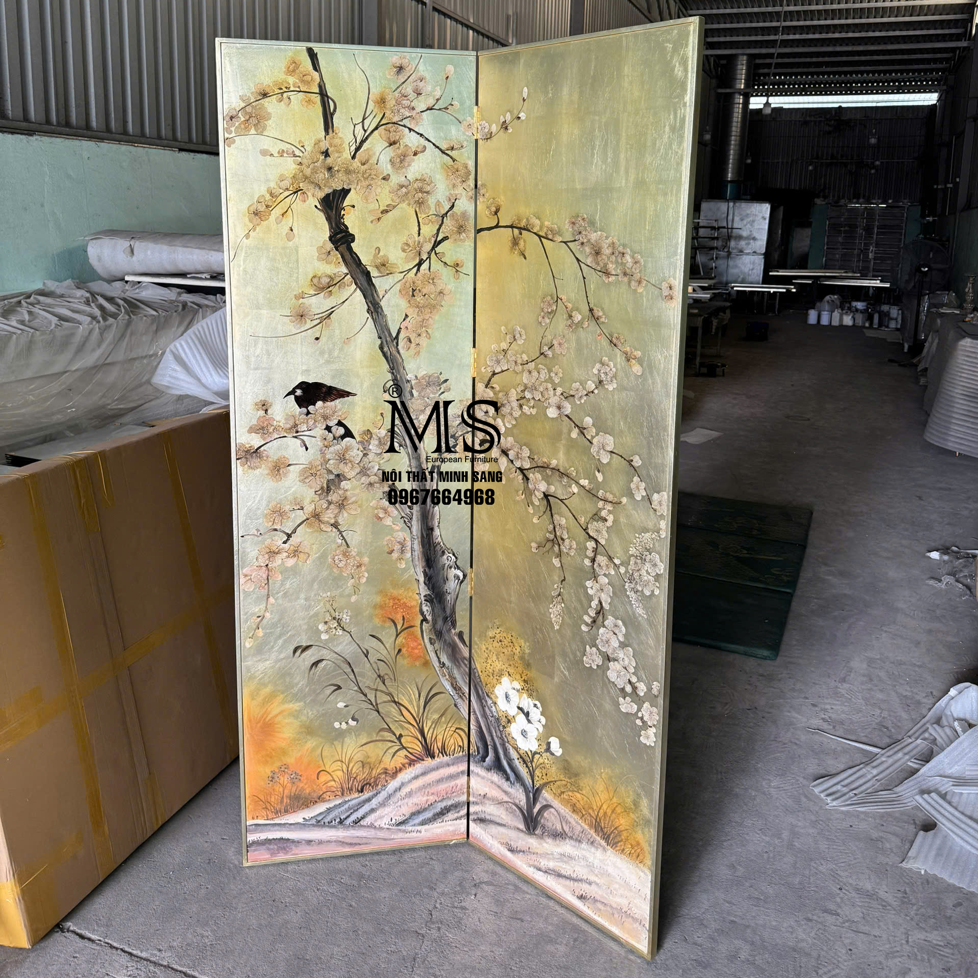 Bình phong phòng làm việc hoặc sảnh ra vào với lớp dát bạc màu champagne