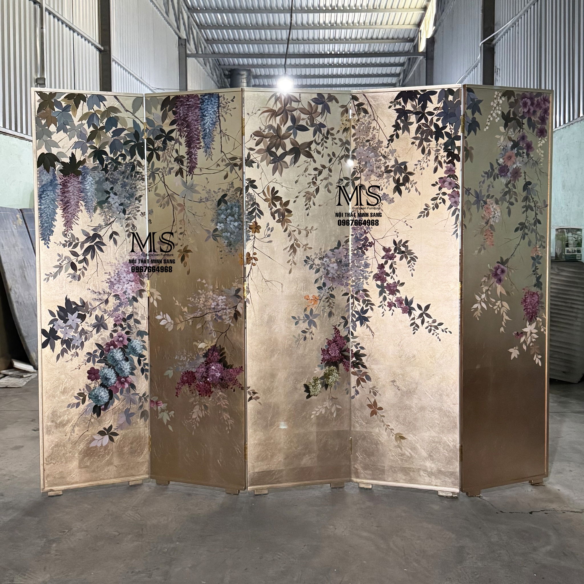 Bình phong 5 tấm vẽ hoa tử đằng trên nền dát bạc màu champagne sang trọng