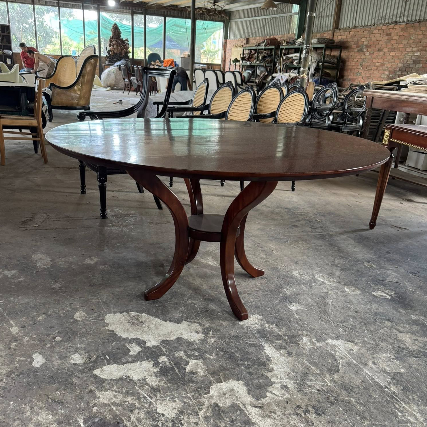 Bàn ăn tròn phi 1m4 dành cho gia đình 4–6 người