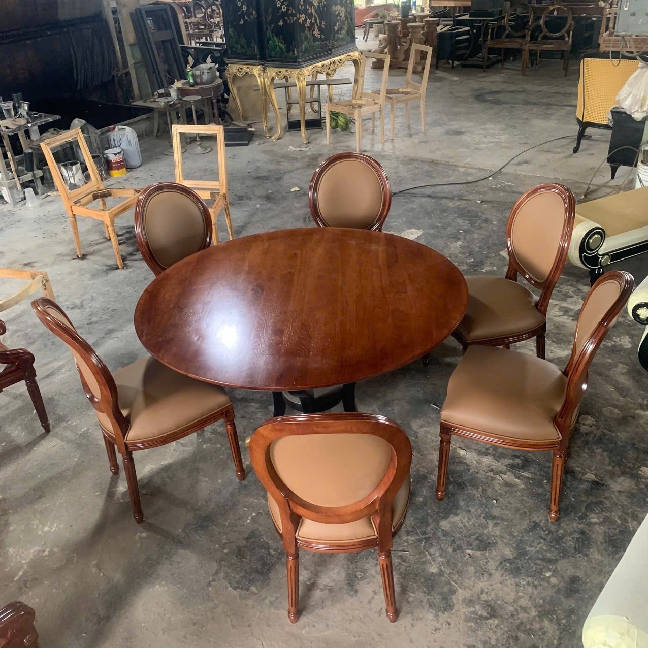 Bộ bàn ăn tròn phi 1m4 sang trọng của Nội thất Minh Sang