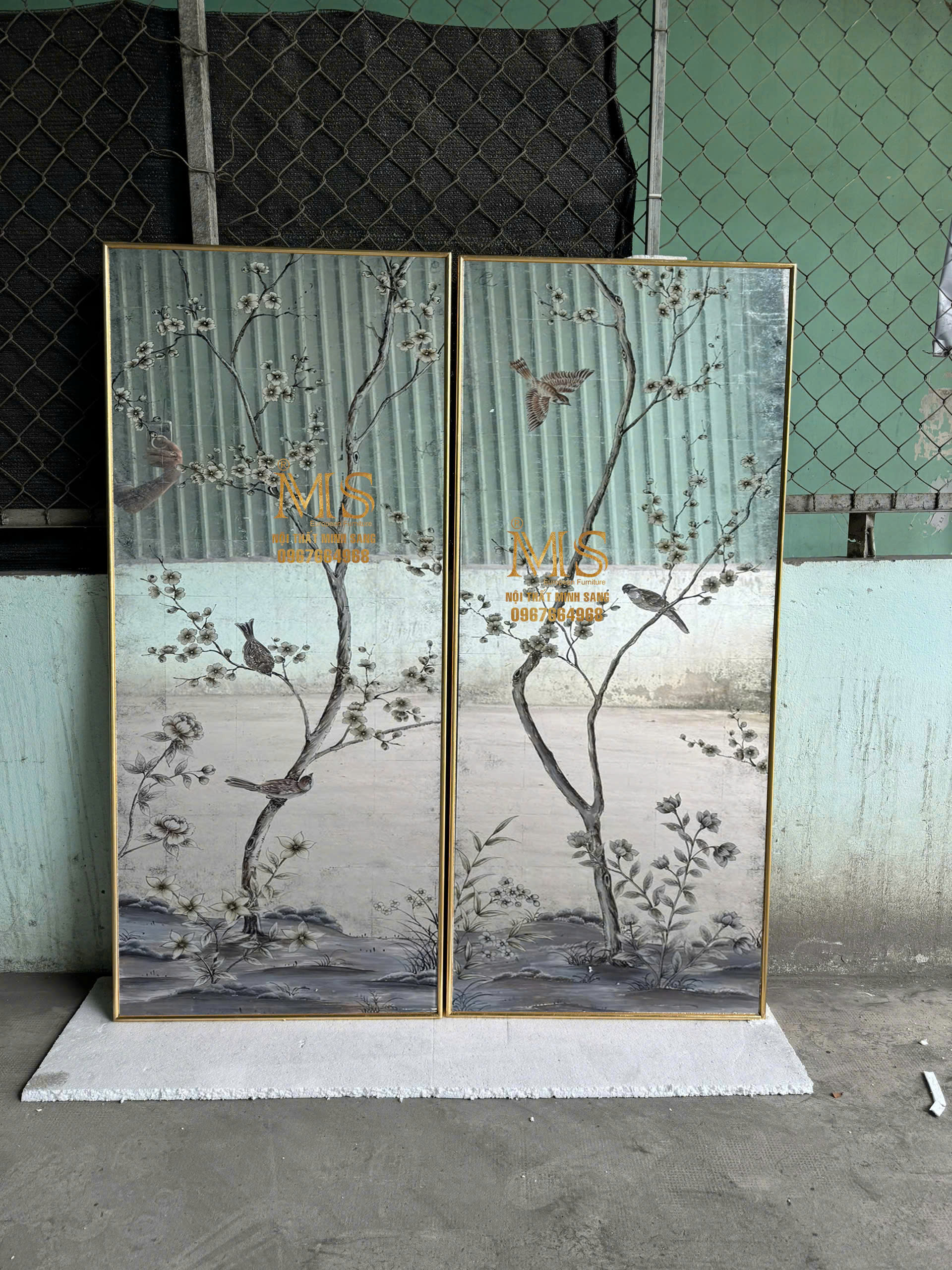 Cặp tranh vẽ ngược kính tráng bạc nền sang trọng của Nội thất Minh Sang