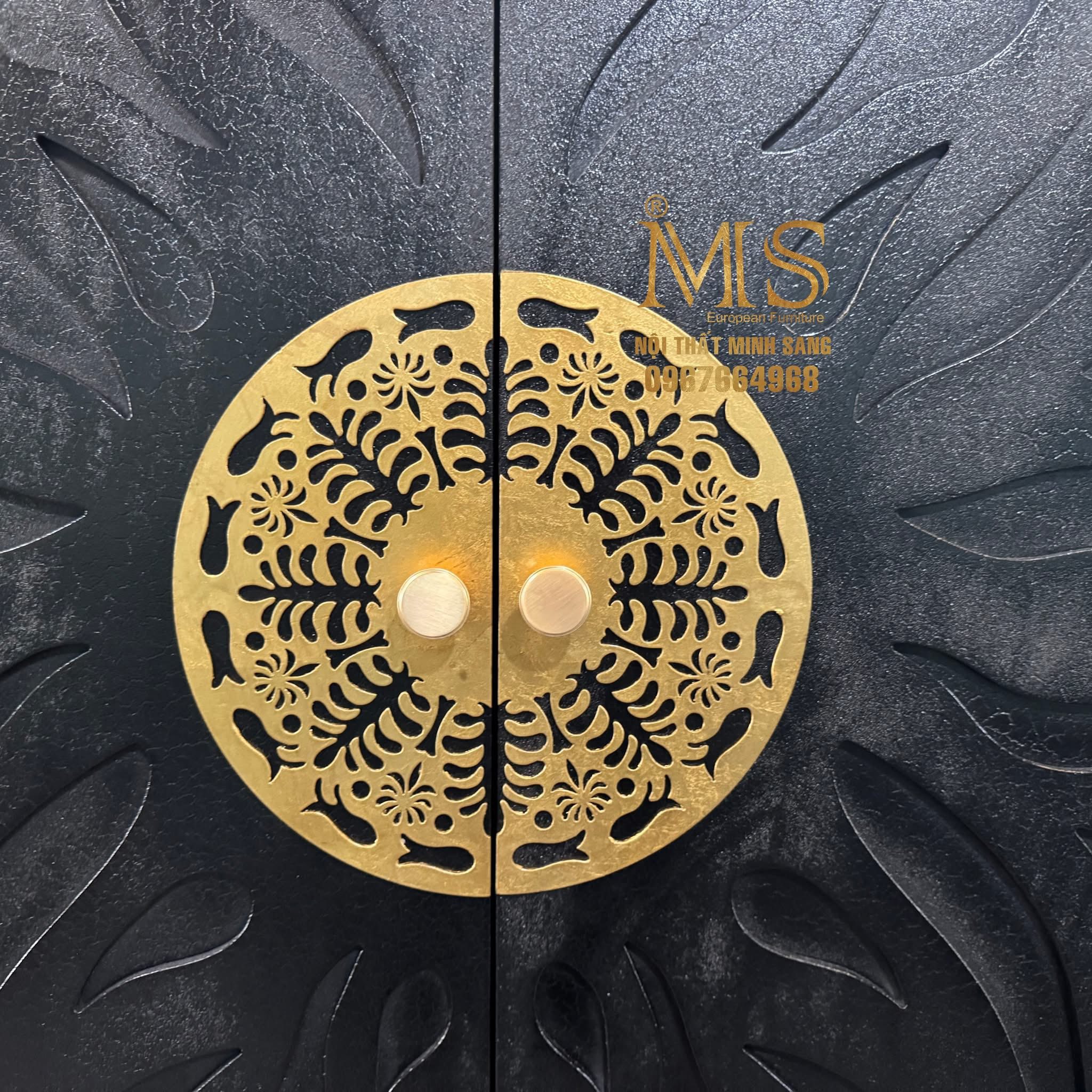 Thiết kế tủ rượu dát vàng phong cách tân cổ điển