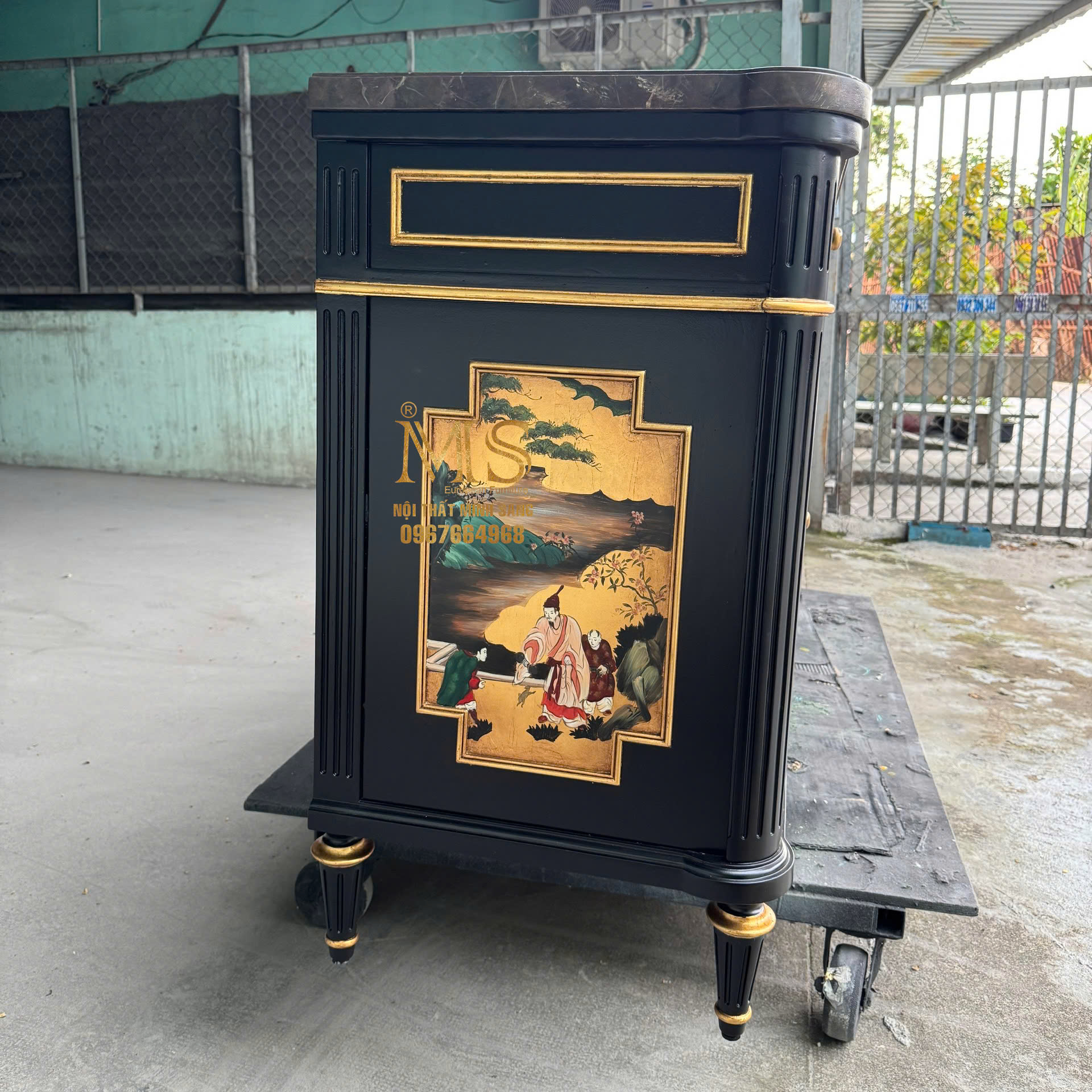 Tủ sơn đen dát vàng phong cách Á Đông nghệ thuật