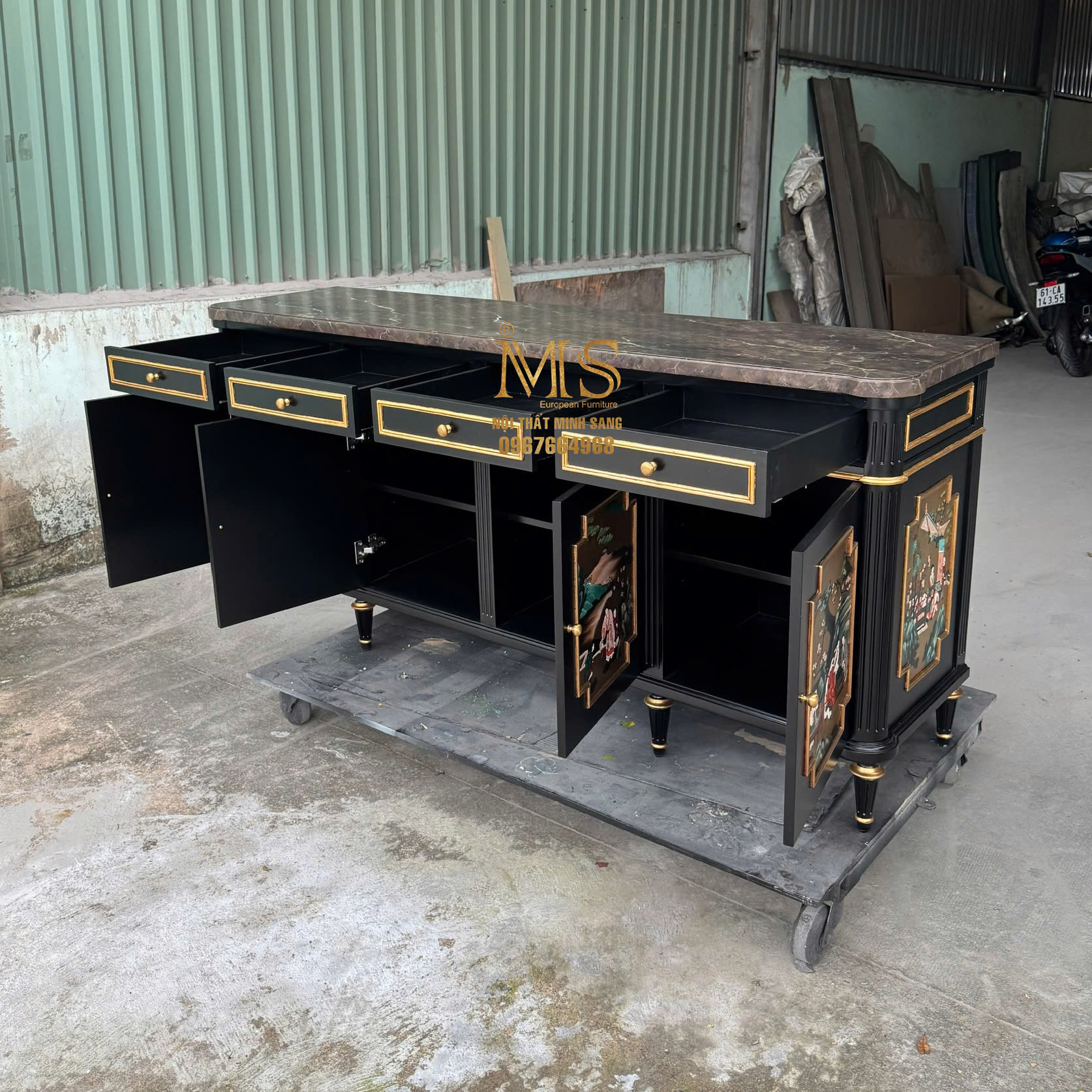 Tủ trang trí dát vàng và vẽ tay Nội thất Minh Sang