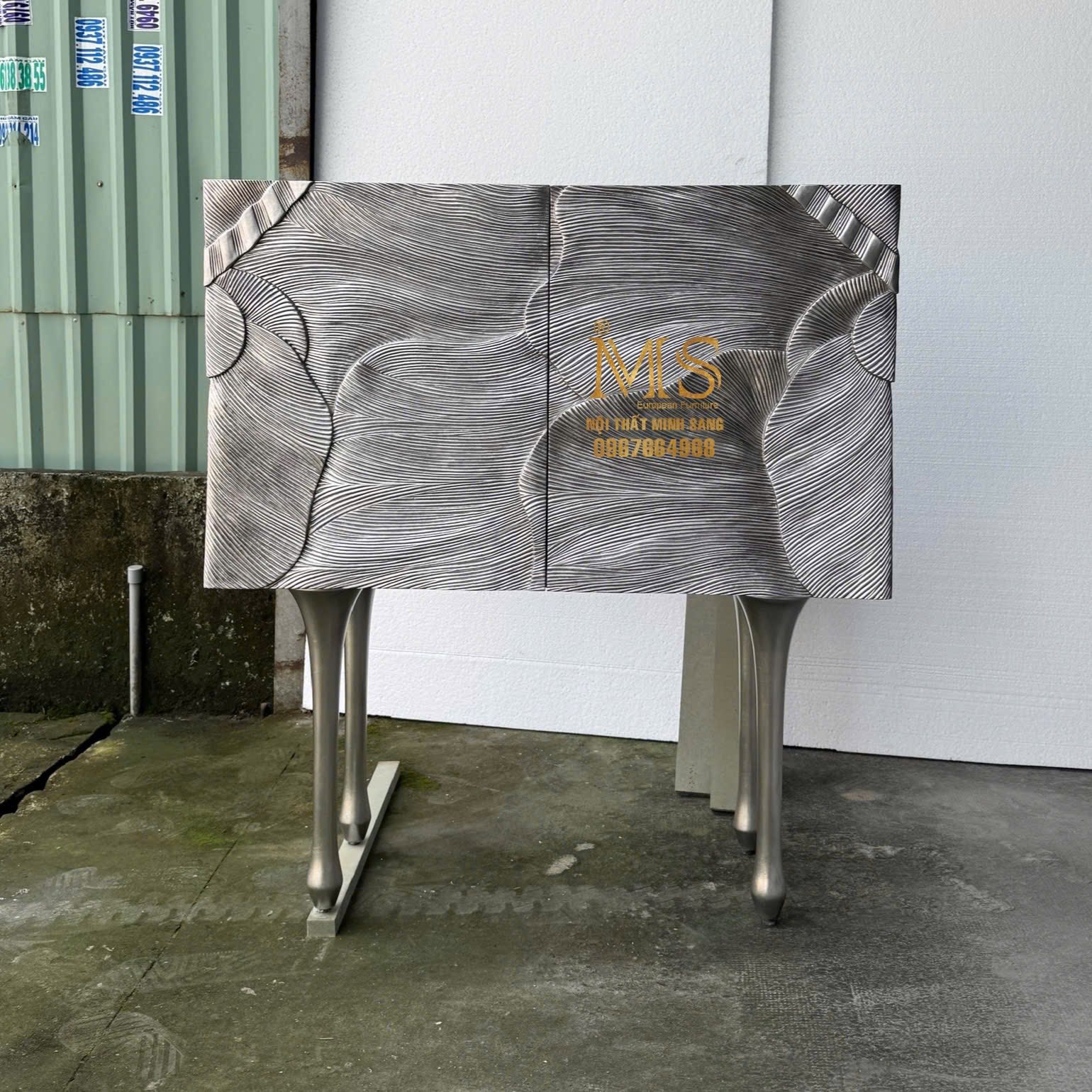 Tủ console dát bạc chạm lá mềm mại phong cách nghệ thuật sang trọng