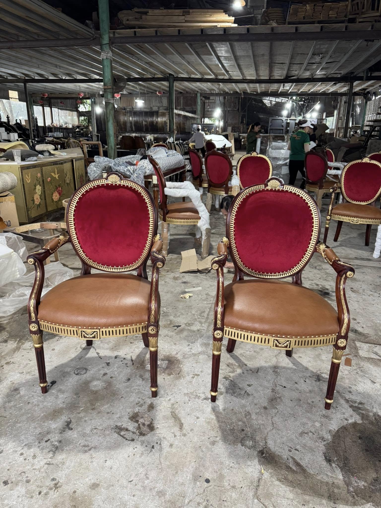 Ghế phòng ăn gia đình hoặc nhà hàng cao cấp, ghế Louis cổ điển sang trọng