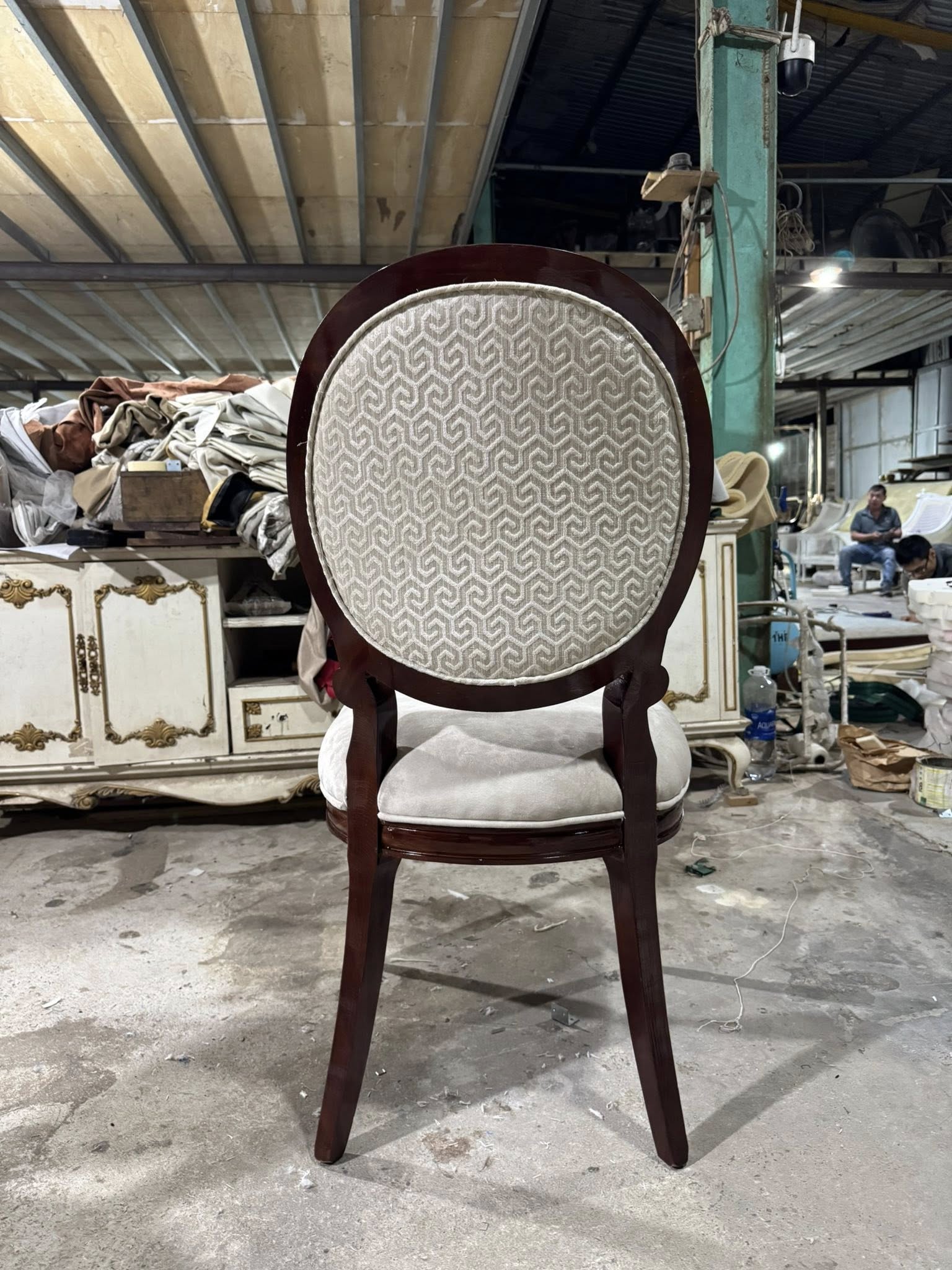 Ghế ăn lưng ovan chạm khắc thủ công tinh tế