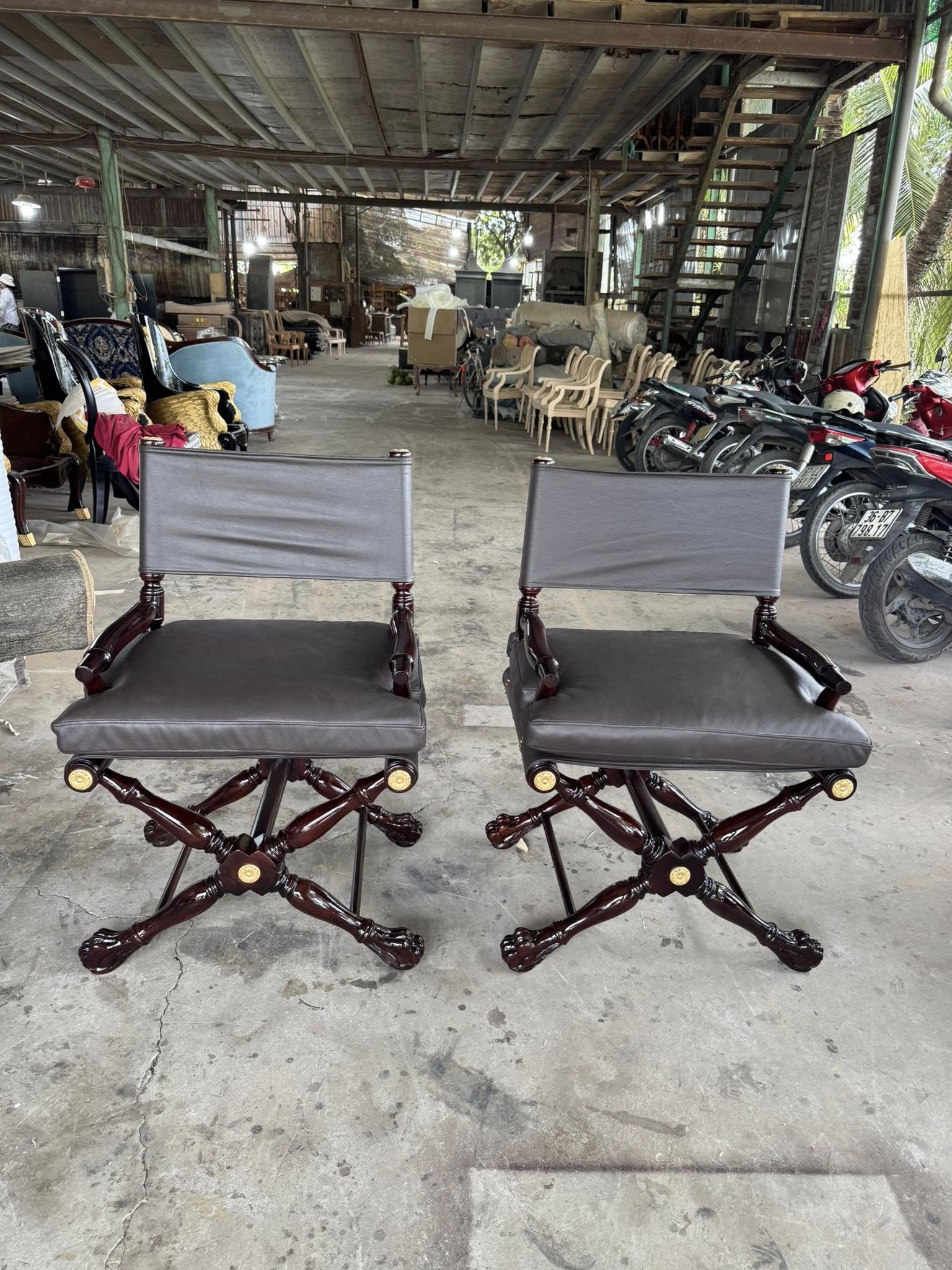 Ghế bọc da bò cao cấp, mang lại trải nghiệm ngồi thoải mái