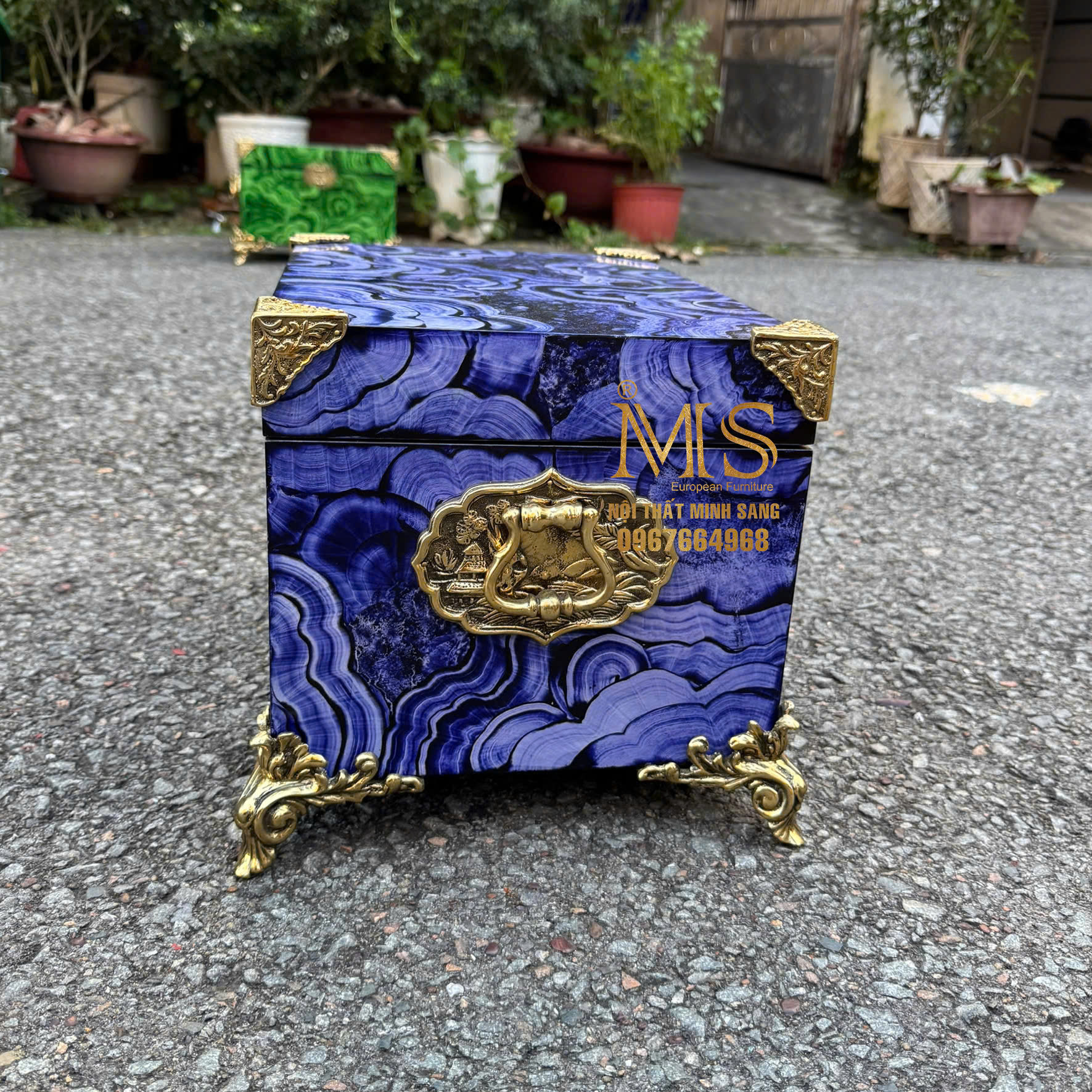 Chi tiết vân đá malachite trên rương đựng nữ trang cao cấp