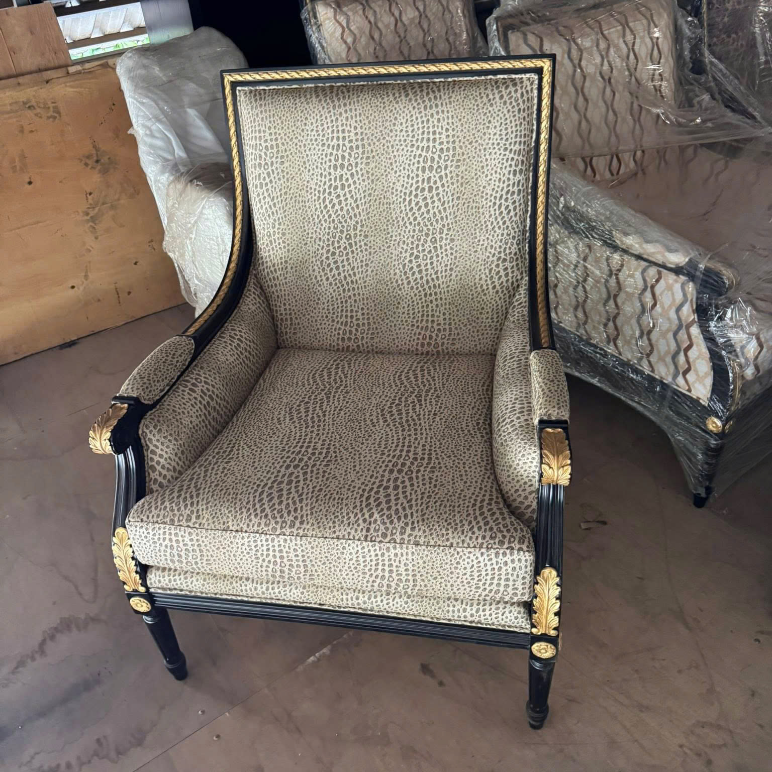 Ghế sofa đơn Louis cổ điển sơn đen bọc vải cao cấp JR phong cách hoàng gia châu Âu