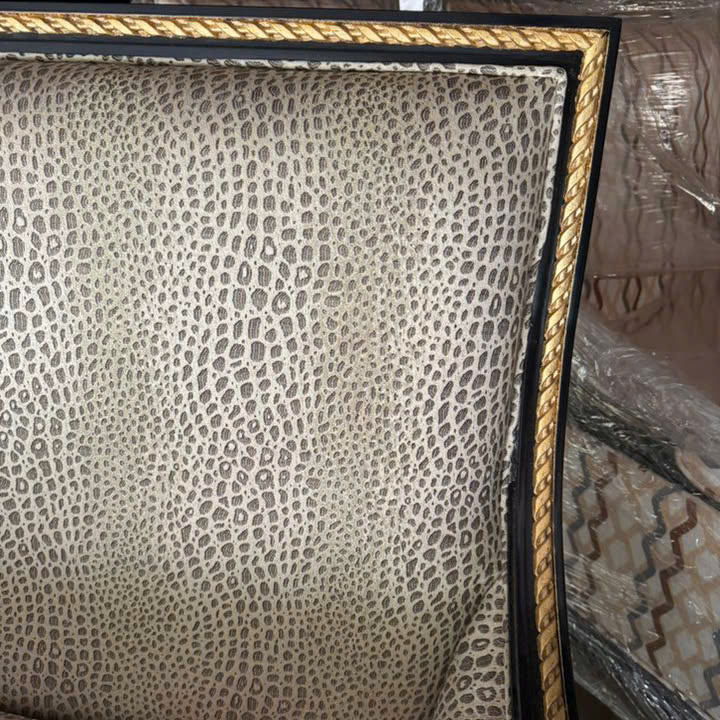 Sofa đơn cổ điển bọc vải JR cao cấp màu đen, điểm nhấn quý tộc cho phòng khách sang trọng