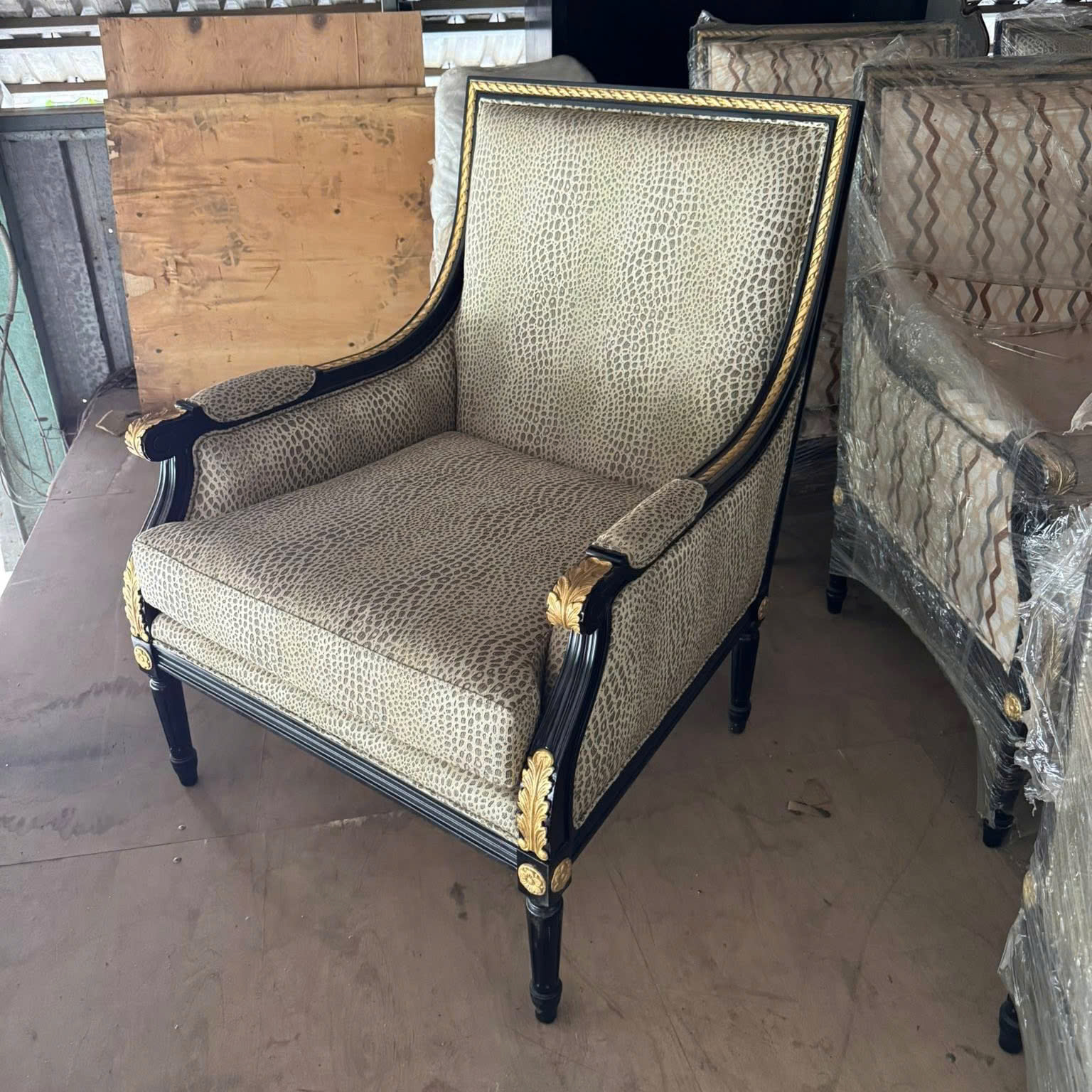 Sofa đơn cổ điển Louis sơn đen bọc vải JR phiên bản giới hạn sang trọng – Nội thất Minh Sang