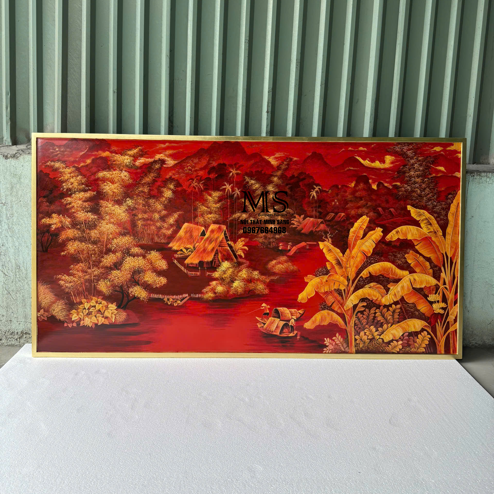 Tranh sơn mài làng quê xưa nền đỏ sang trọng của Nội thất Minh Sang