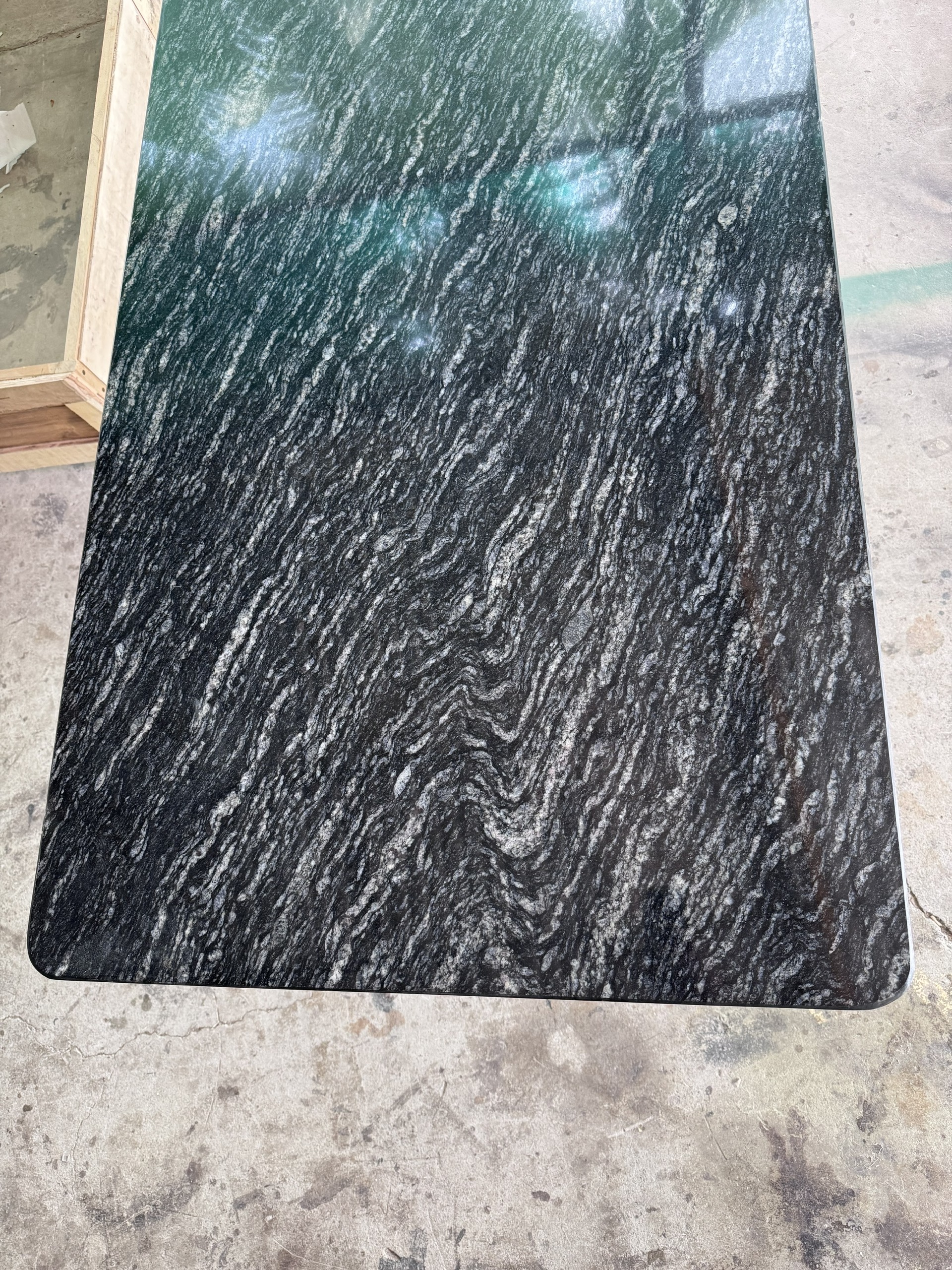 Bàn ăn 1m8 đá tự nhiên vân trắng đẹp cao cấp