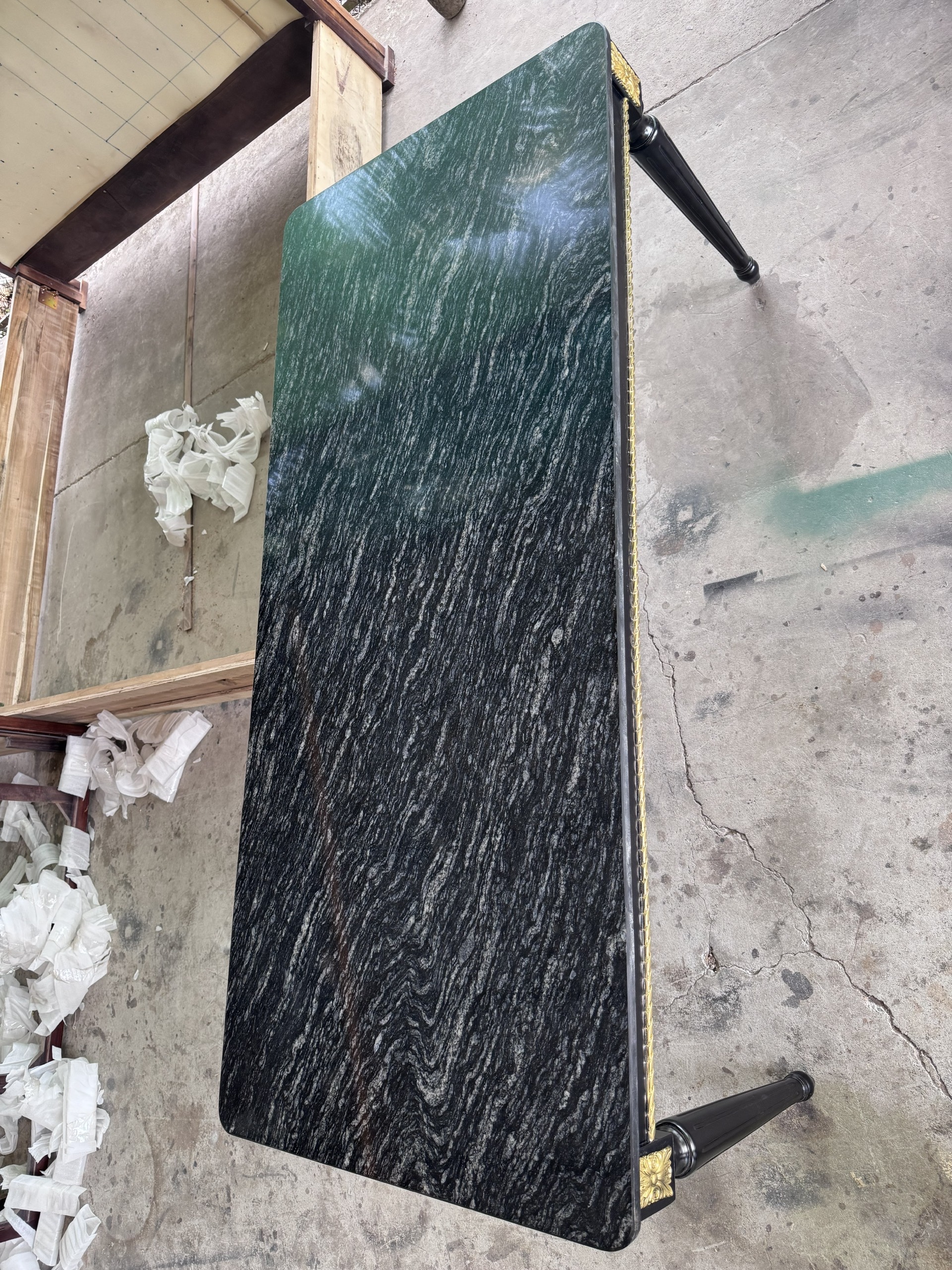 Bàn ăn 6 ghế mặt đá đen vân trắng hiện đại