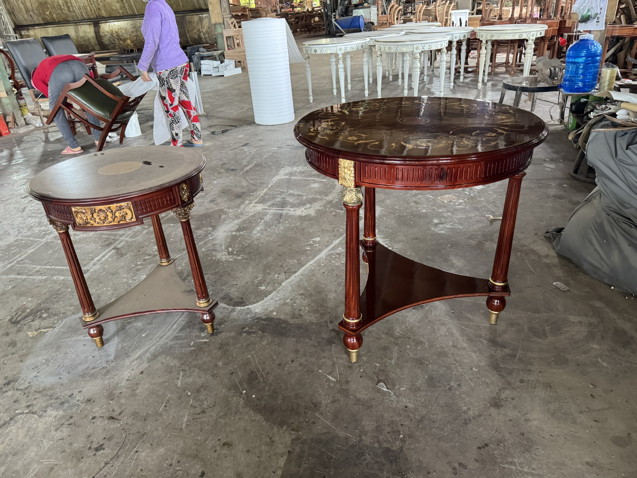 Bàn tròn tiền sảnh đường kính 850mm mặt veneer cẩn