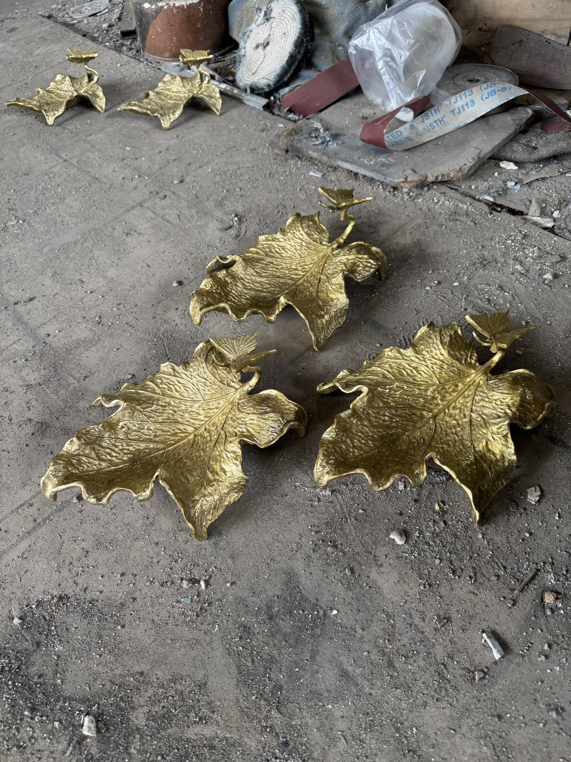 Lá đồng trang trí phong cách sang trọng