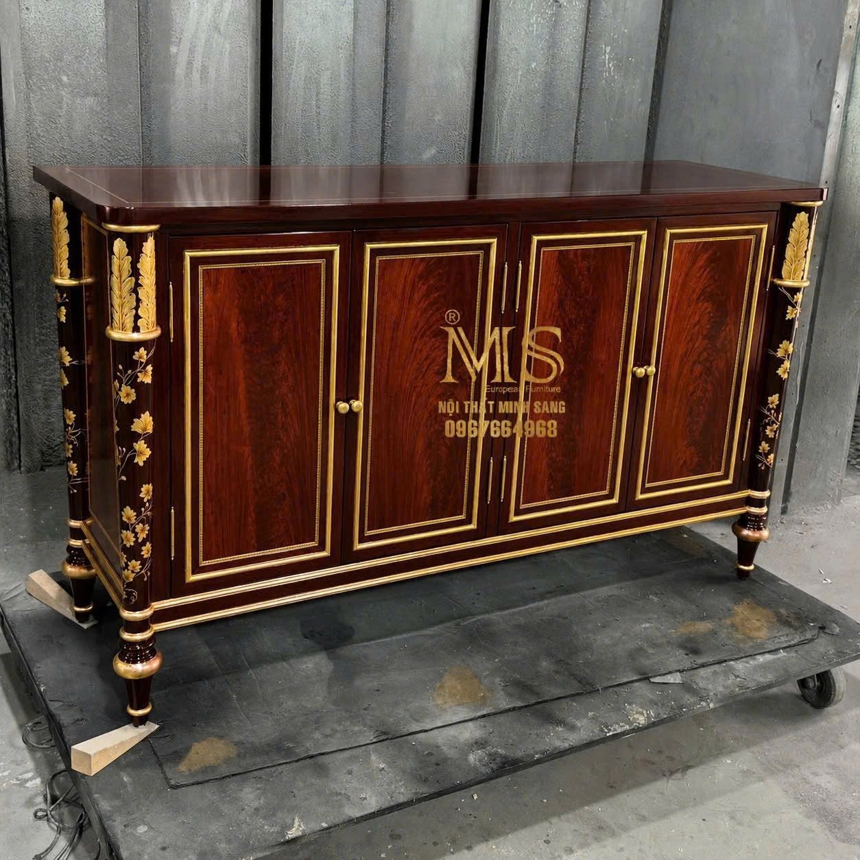 Chiếc tủ veneer lên màu walnut cao cấp cho phòng khách sang trọng