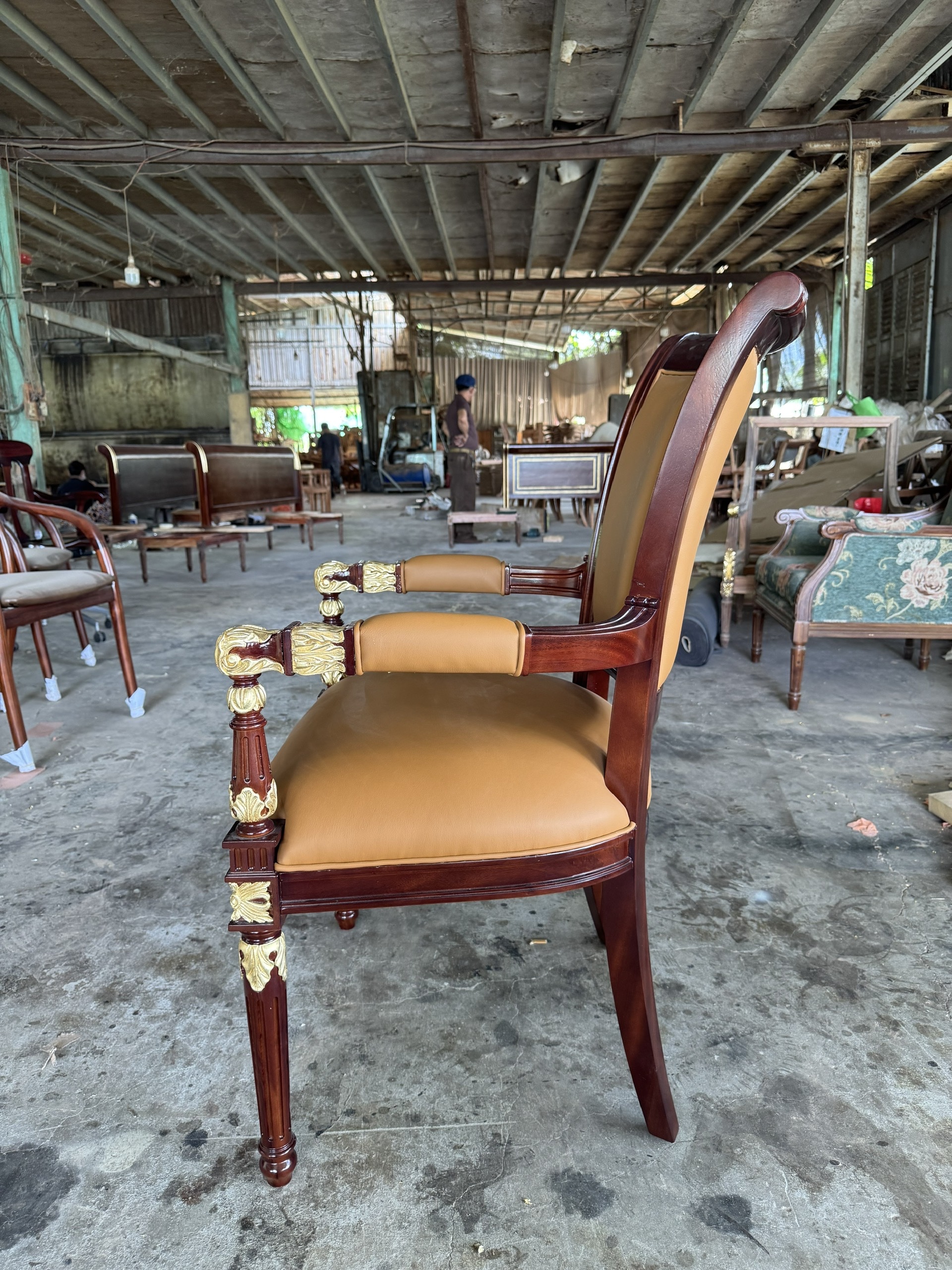 Ghế ăn phong cách hoàng gia màu cam cao cấp