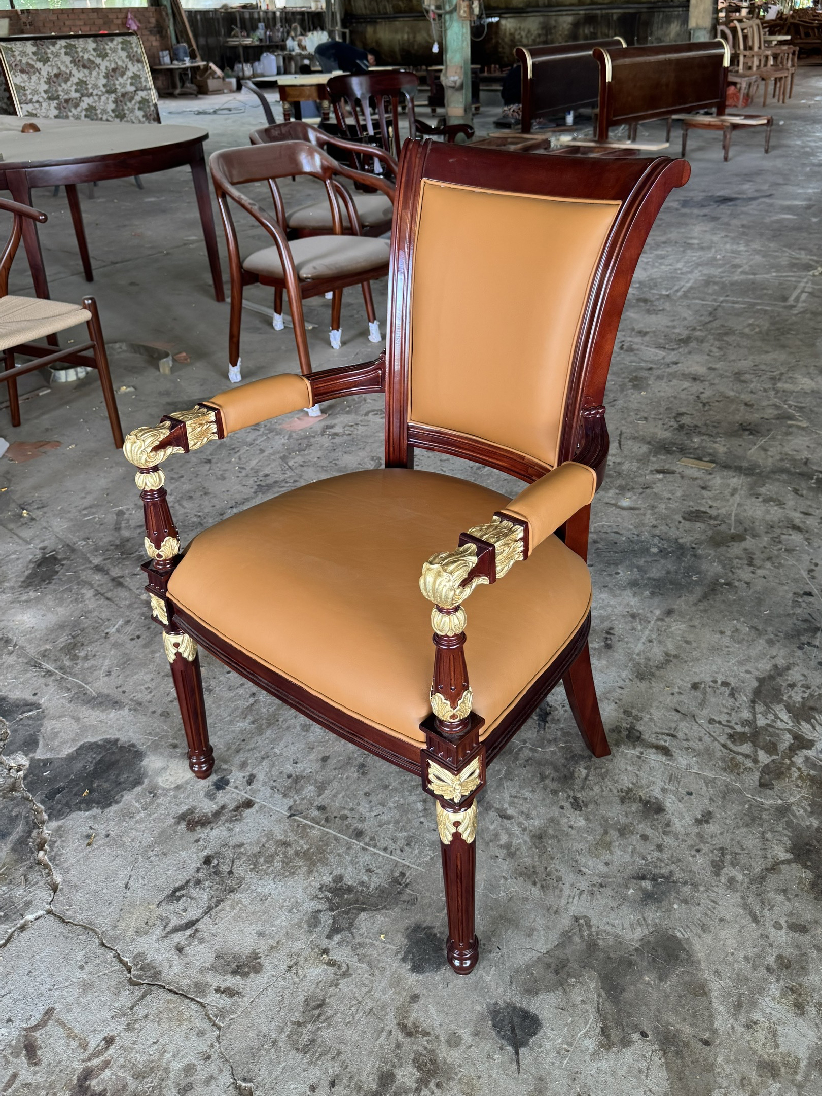 Ghế ăn hoàng gia bọc da bò màu cam – Nội thất Minh Sang