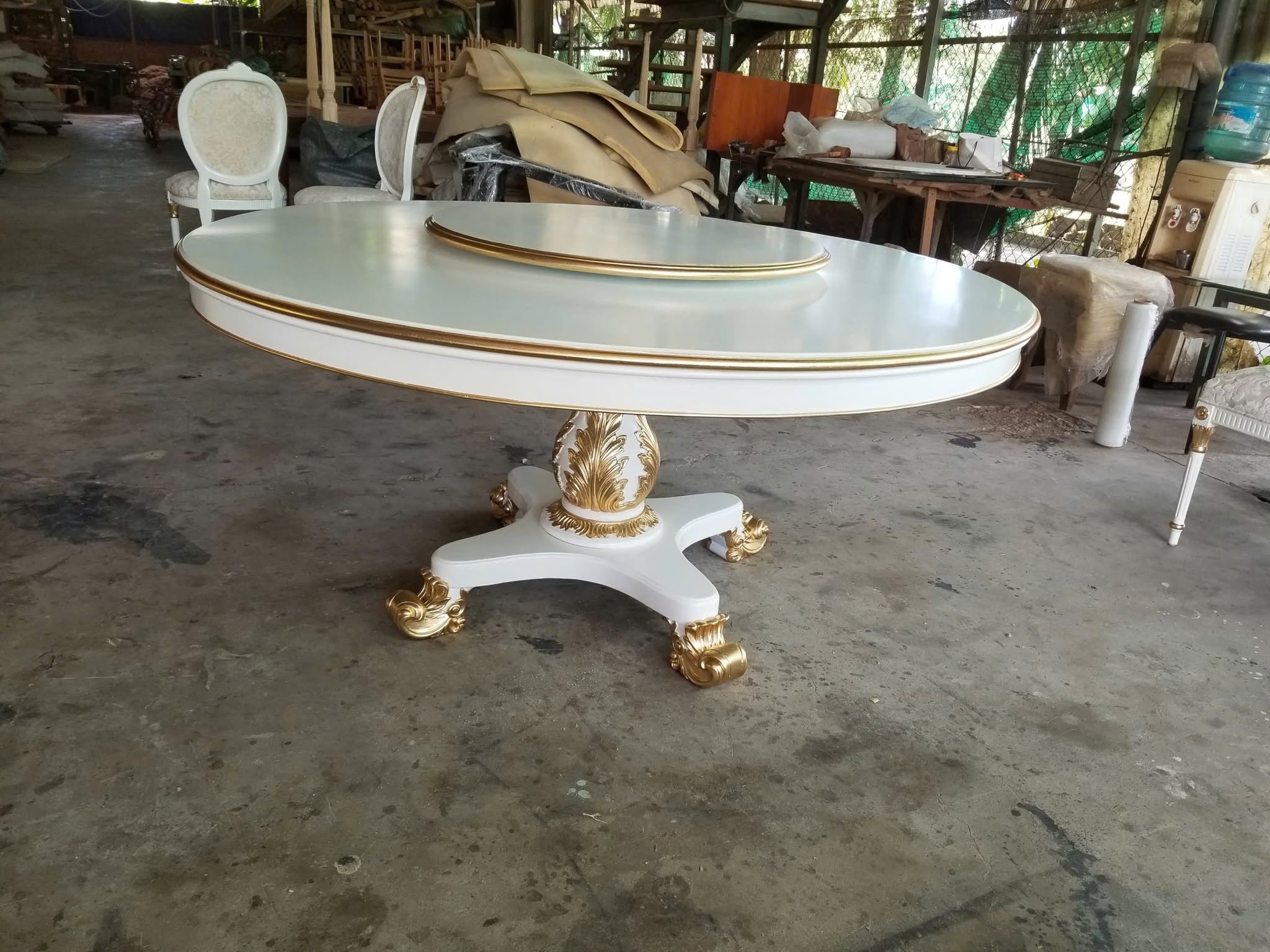 Ghế ăn cổ điển dát vàng cho phòng ăn biệt thự