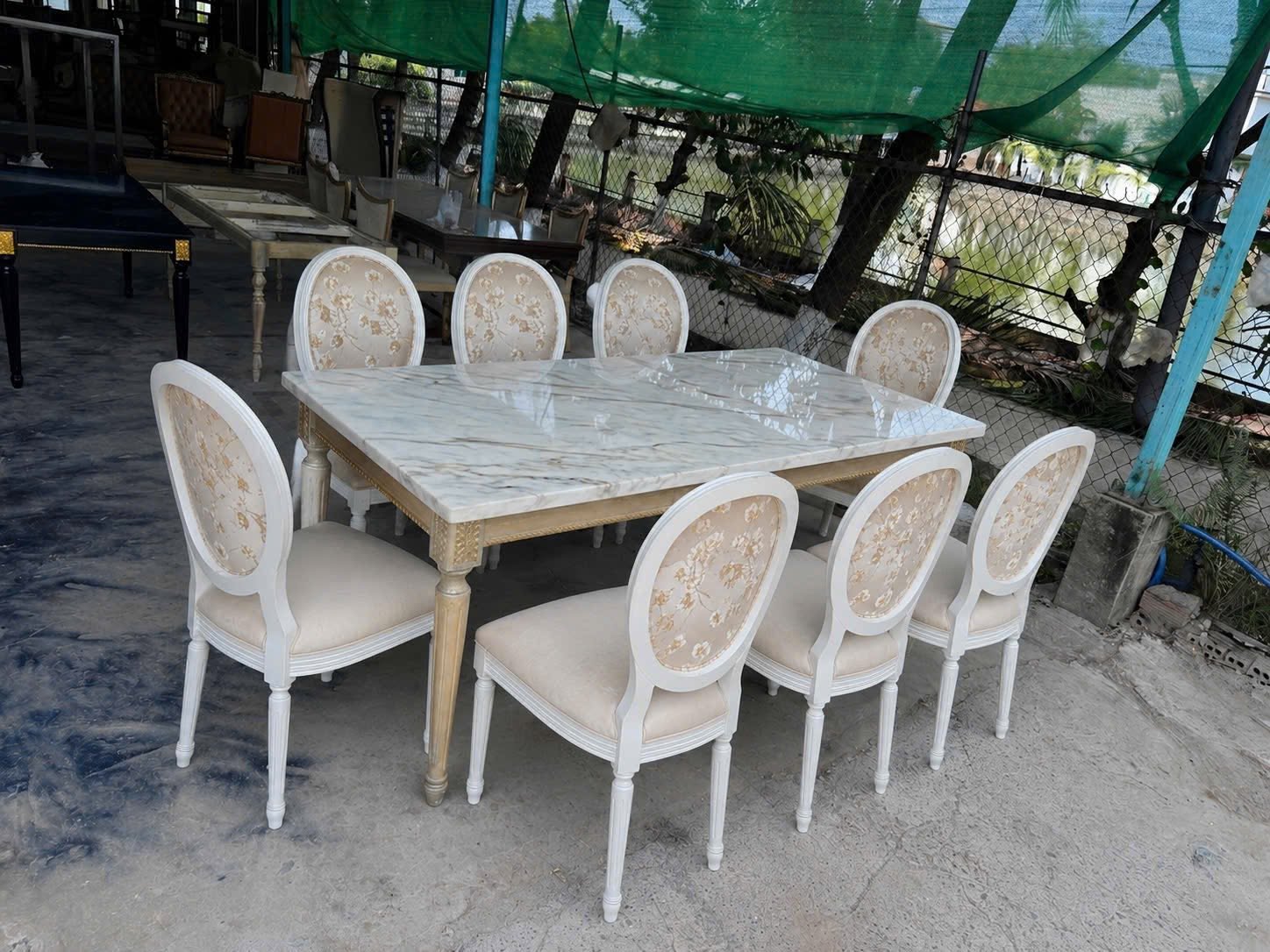 Ghế ăn cổ điển sơn trắng bọc vải hoa