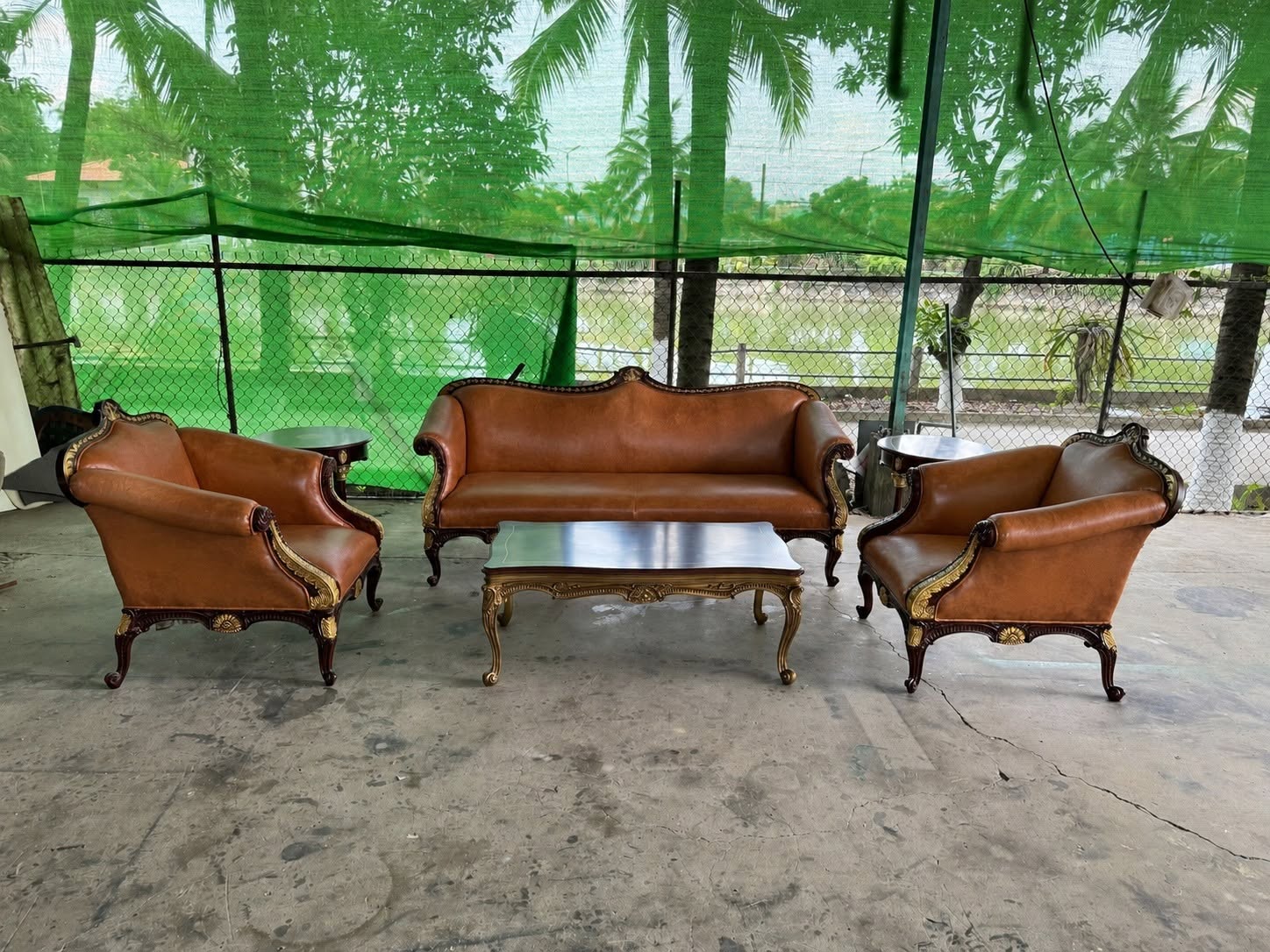 Sofa Althorp da bò nâu đỏ phong cách cổ điển