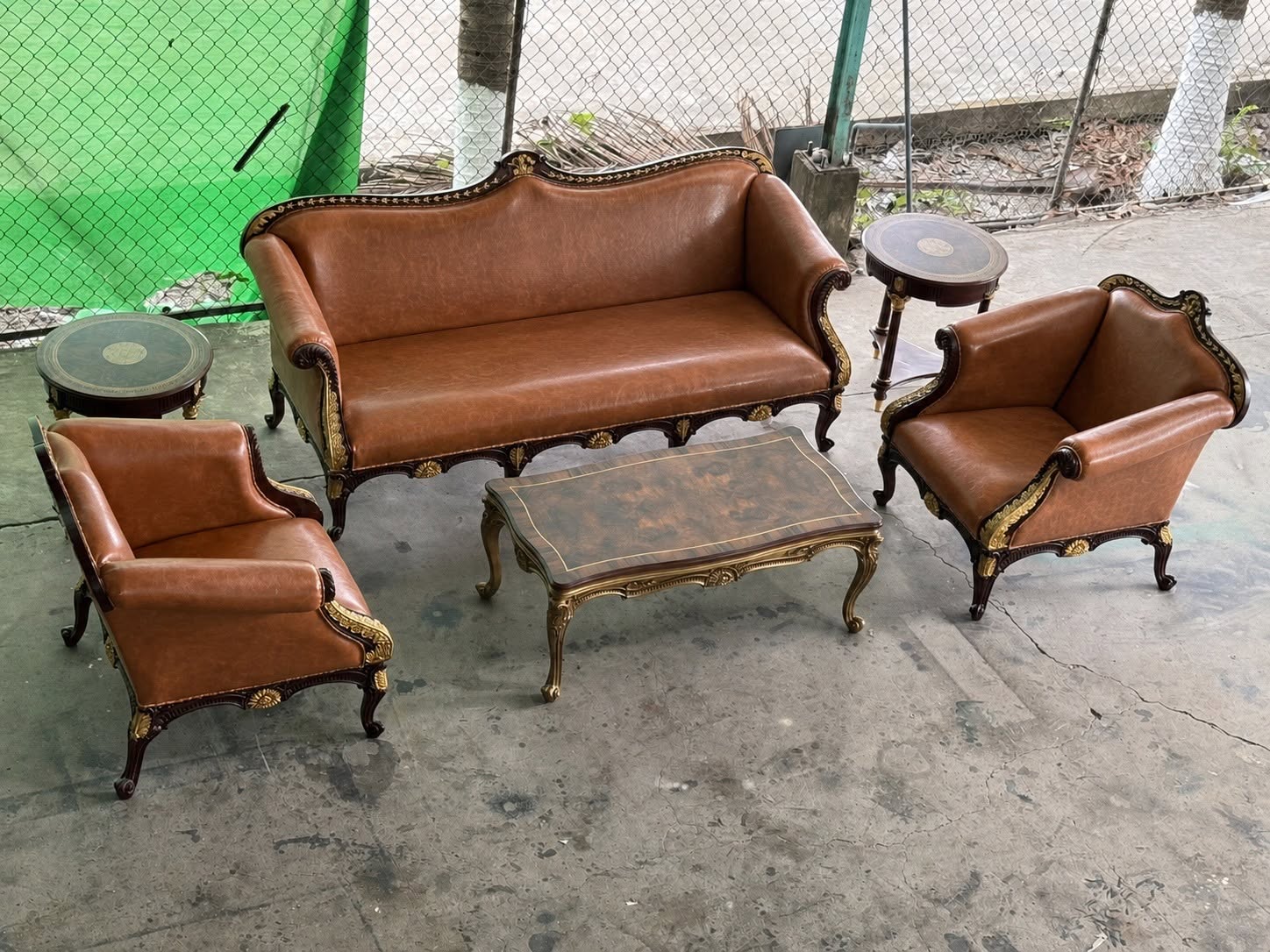 Sofa Althorp bọc da bò màu nâu đỏ – Nội thất Minh Sang