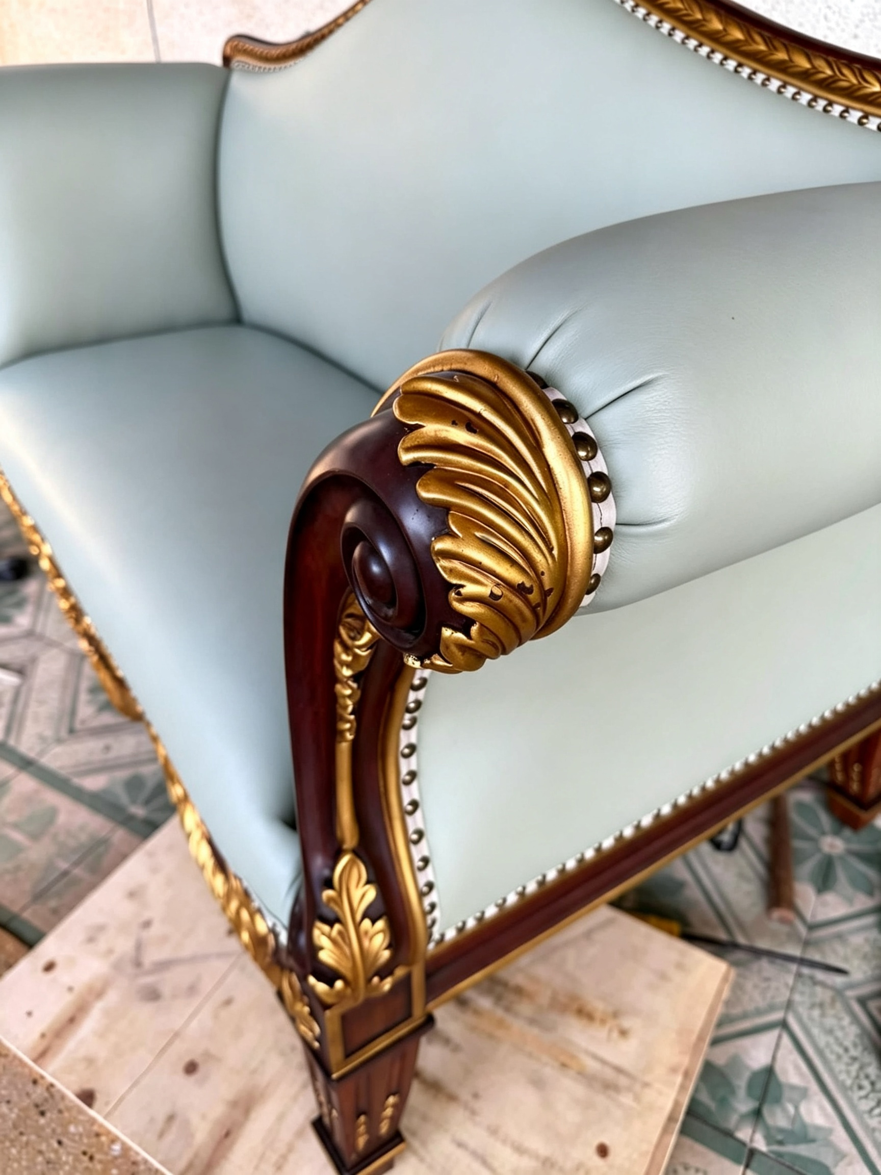 Sofa hoàng gia 3 chỗ bọc da đóng đinh đồng