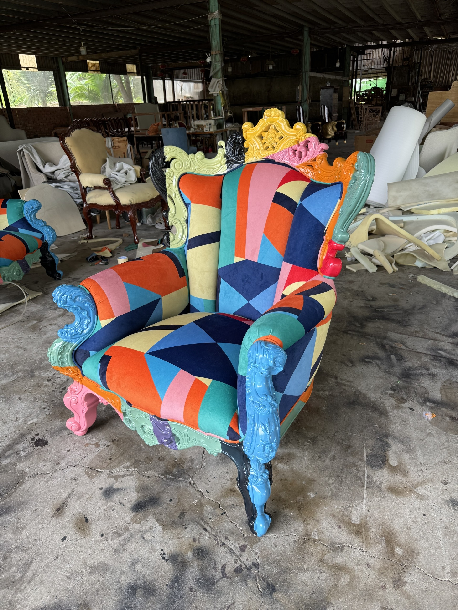 Sofa Minh Tuệ bọc vải từng mảnh lấy cảm hứng từ áo