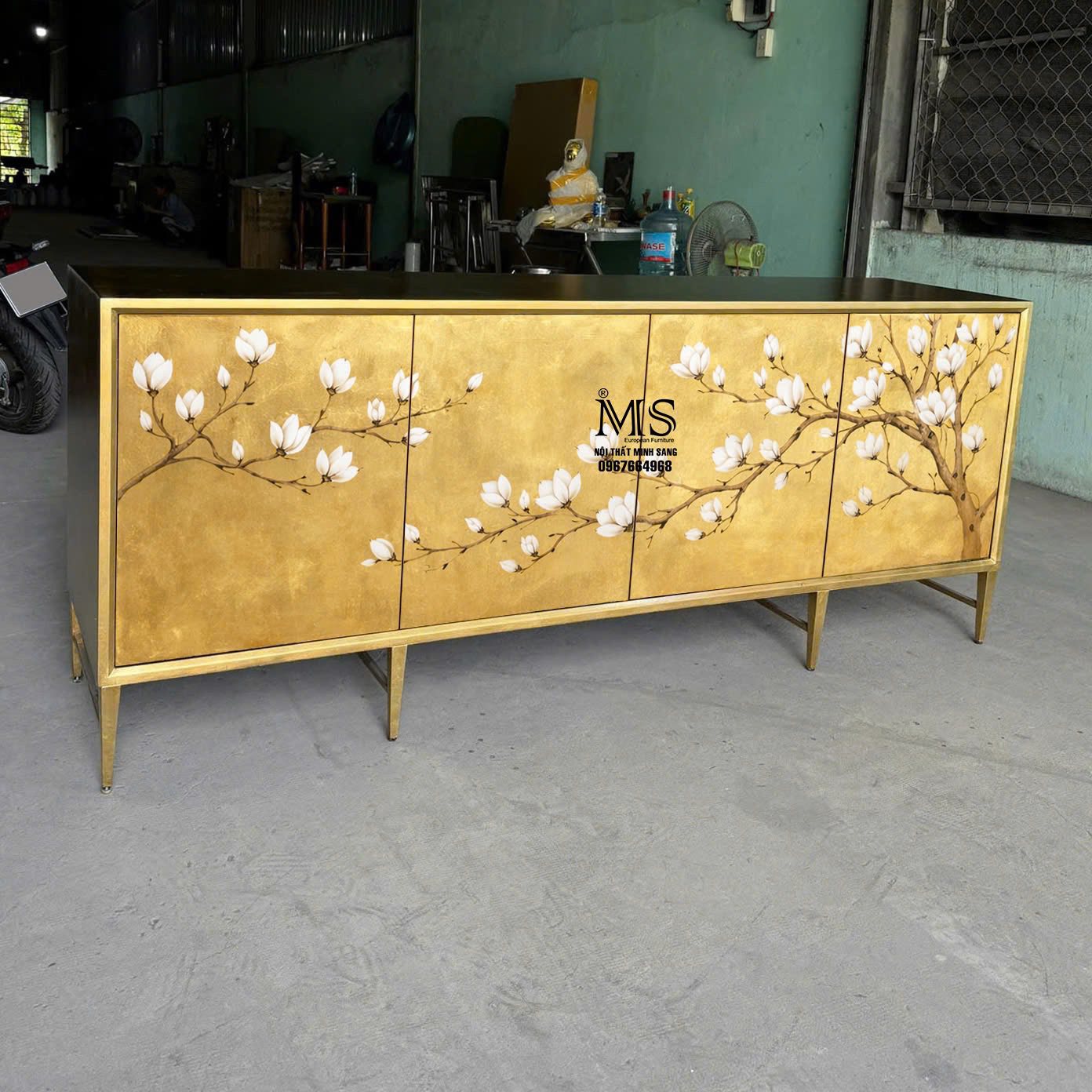 tủ dát vàng vẽ hoa mộc lan cao cấp