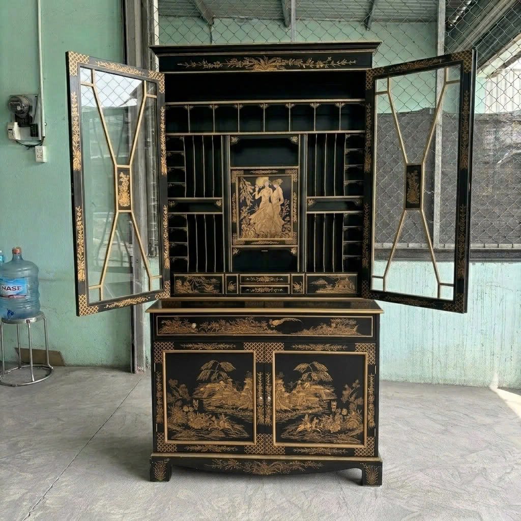 Tủ chinoiserie họa tiết cổ điển có cửa kính sang trọng
